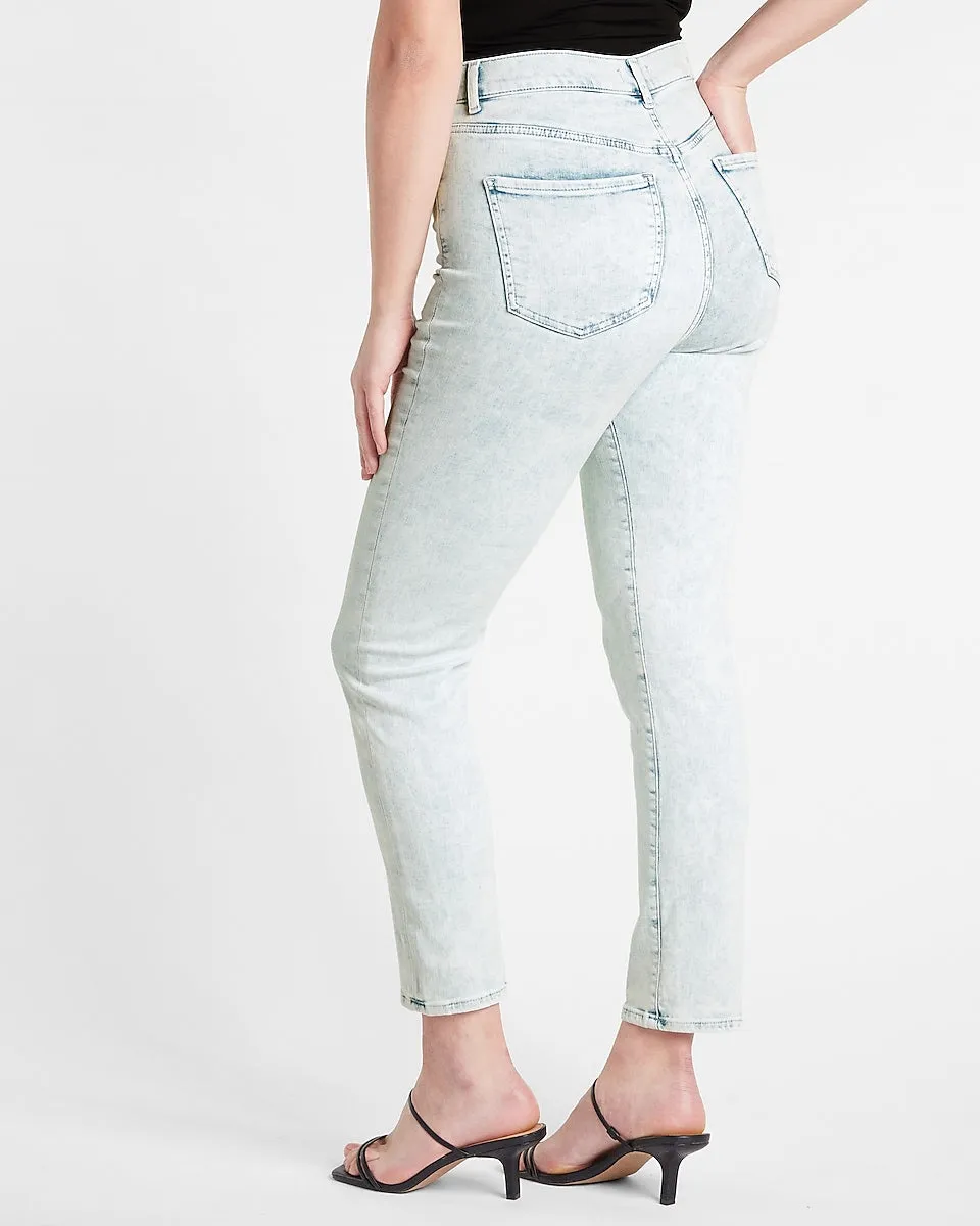 Conscious Edit Super High Waisted Light Wash Slim Jeans in Medium Wash