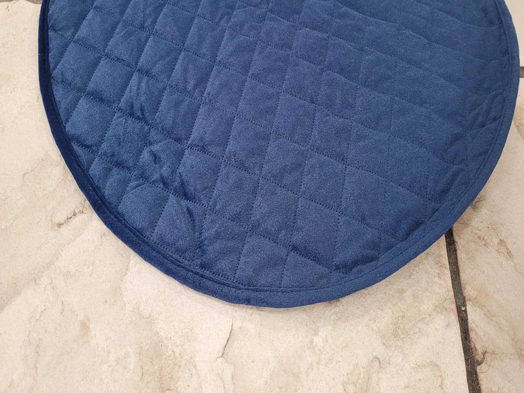 Deluxe Quilted Round Dog Blanket