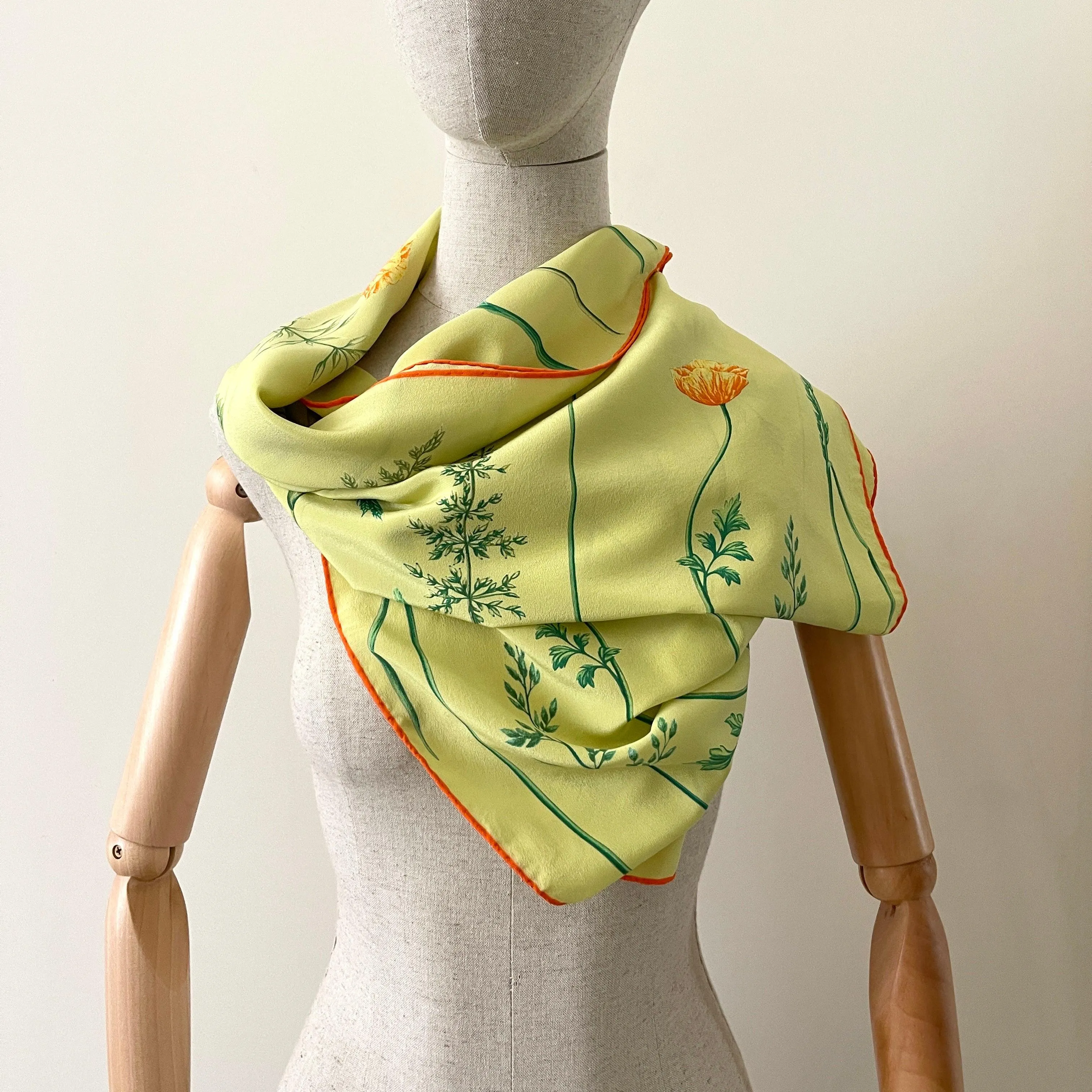 FABRIC FRONTLINE Scarf