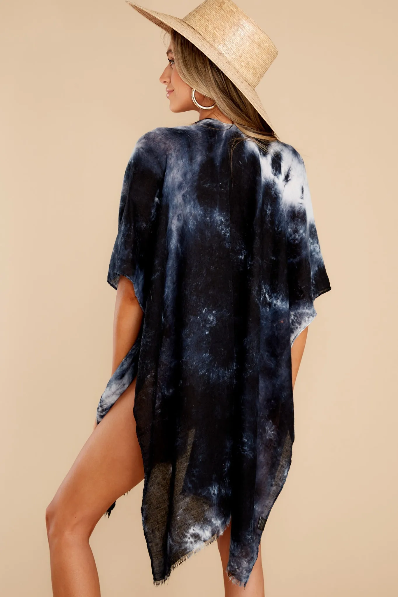 It Goes In Waves Black Tie Dye Kimono