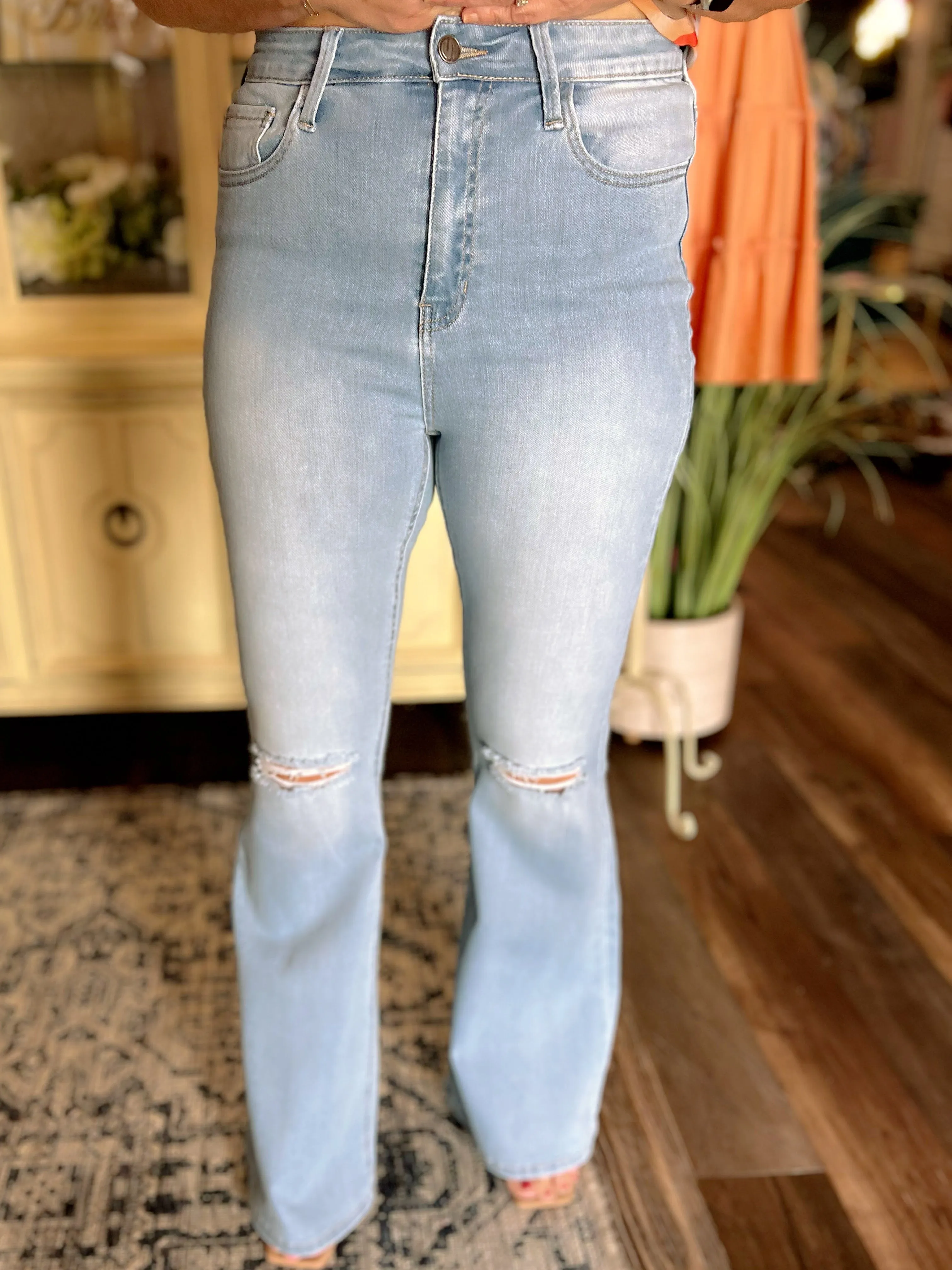 Knee Split High Rise Flare Jeans in Light Wash