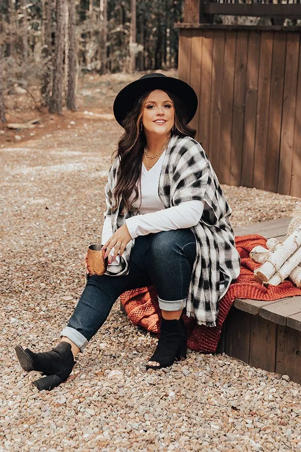 Morning Harvest Plaid Poncho In White Curves