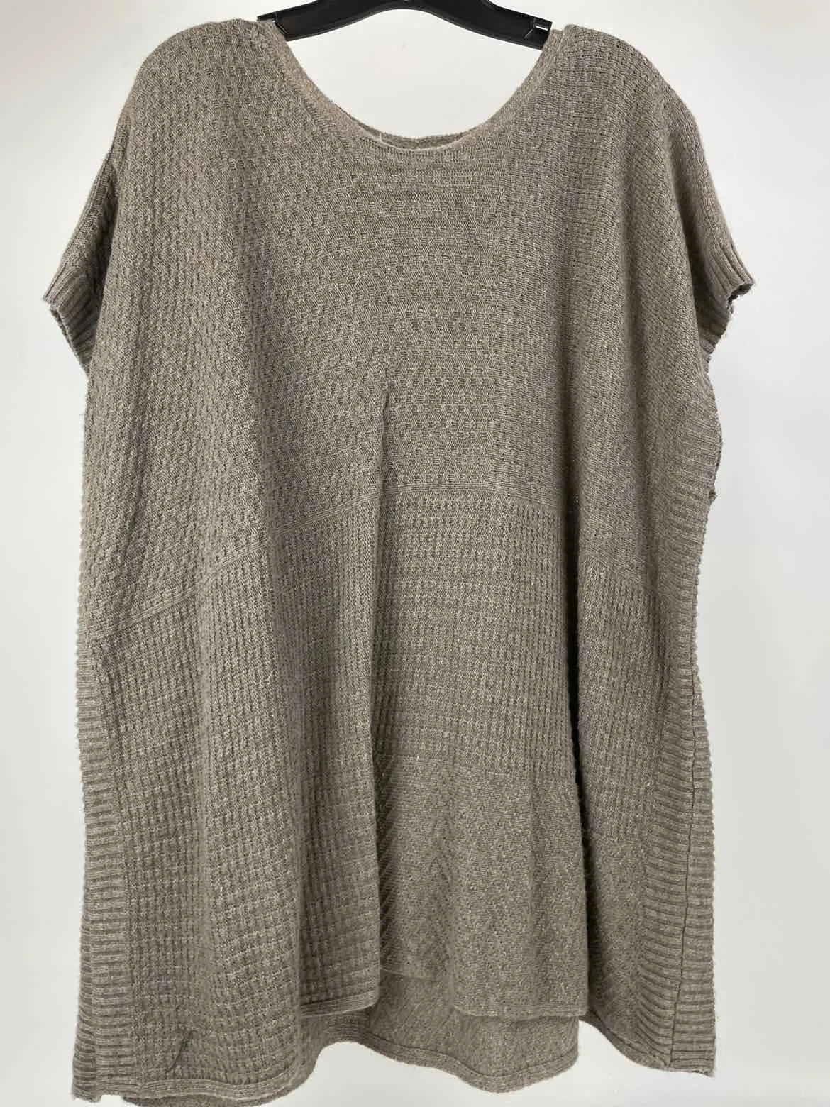 Mystree Size M/L Taupe Poncho