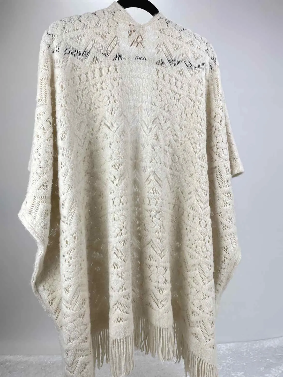 No Brand Size One Size Ivory Fringe Poncho