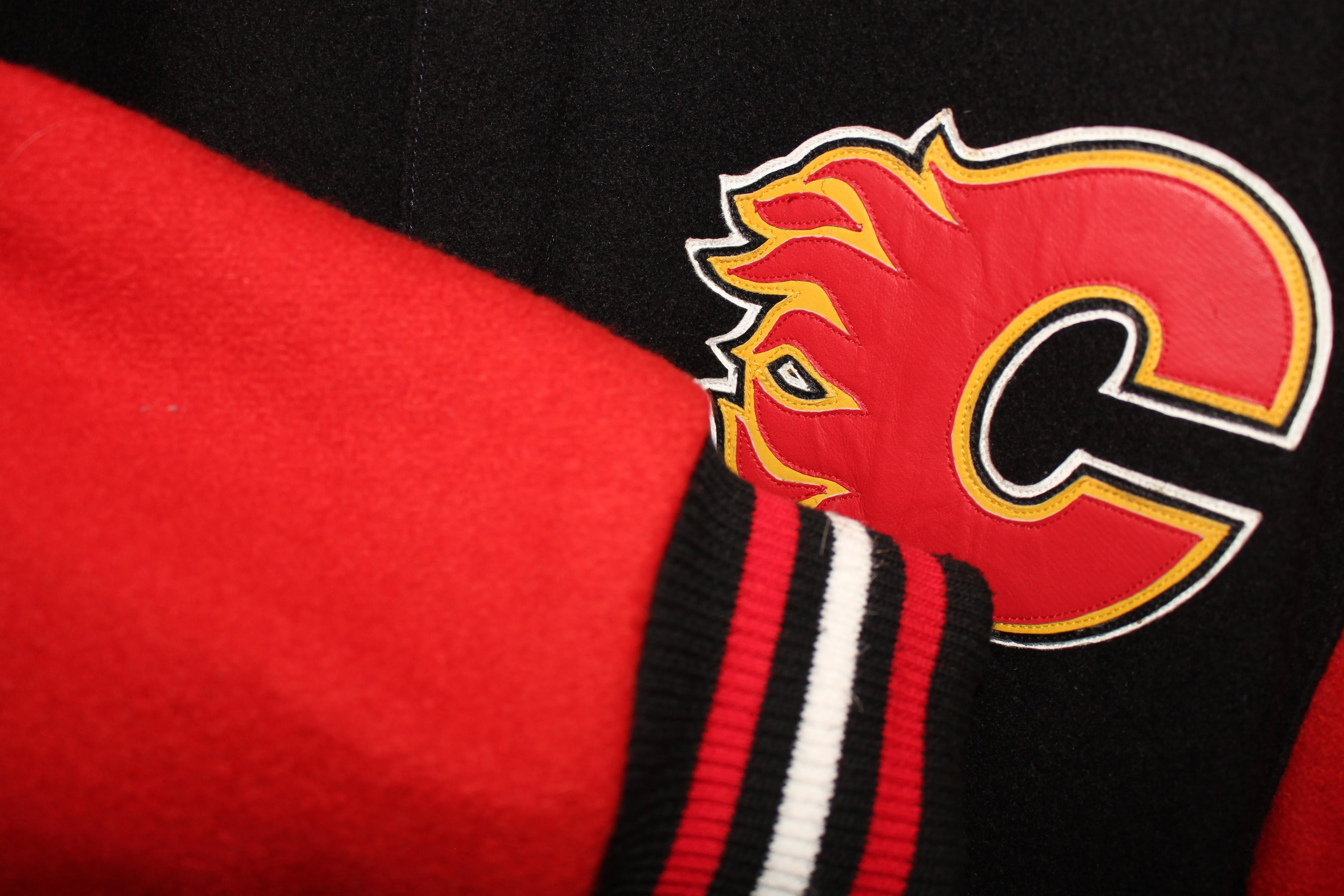 Rare Calgary Flames JH Design Varsity Jacket (XL)